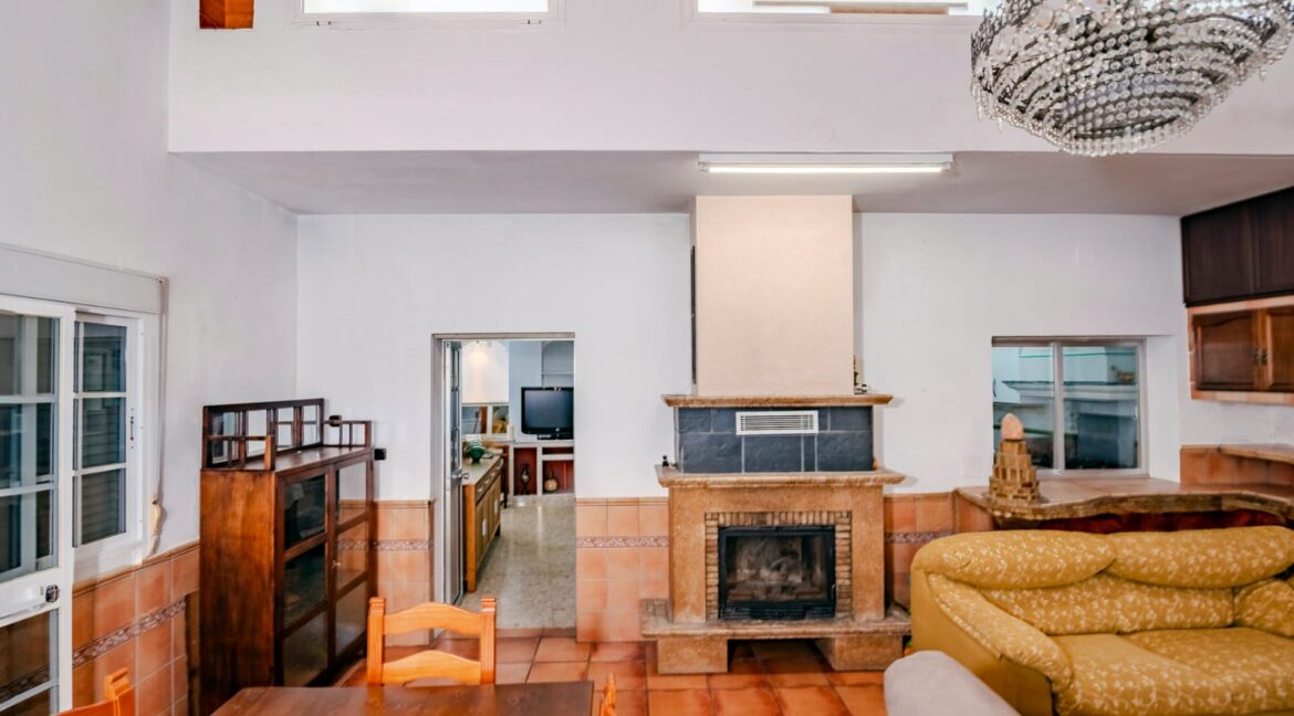 WhatsApp Image 2025-10-02 at 11.30.46 (4)