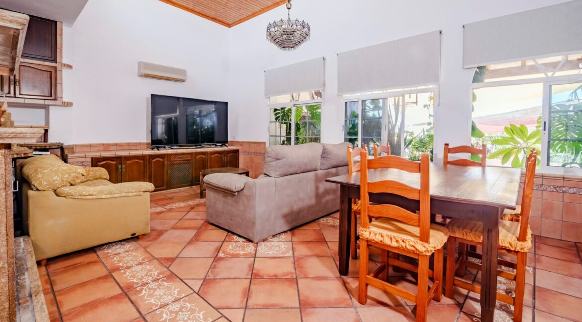 WhatsApp Image 2025-10-02 at 11.30.47 (1)